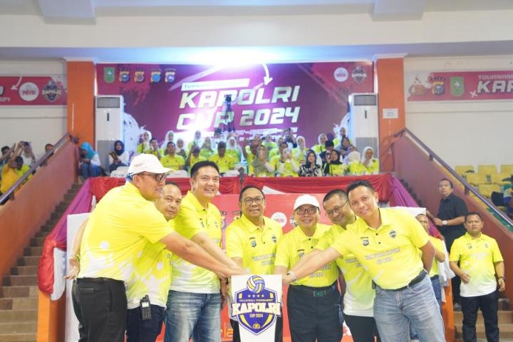 Kapolda Riau Buka Turnamen Voli Kapolri Cup 2024 Zona 1