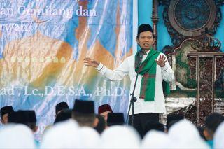 Tausiah UAS di SMAN Plus Riau, Sentil Akhlak hingga Bahaya Pergaulan Bebas