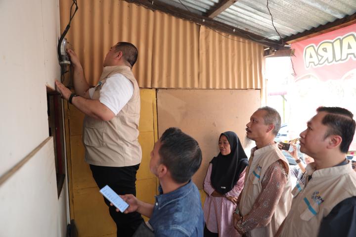 PLN dan YBM PLN Tebar Berkah untuk Dhuafa di Momen Hari Listrik Nasional ke-80