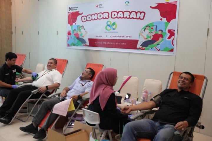 Pegawai PLN UID Riau dan Kepri Gelar Donor Darah dalam Rangka Hari Listrik Nasional ke-80 Pekanbaru