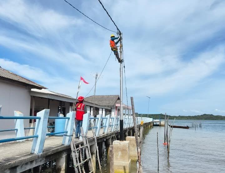 Kado Manis HLN Ke-80, 51 KK Warga Pulau Labun di Perbatasan Kini Nikmati Listrik 24 Jam