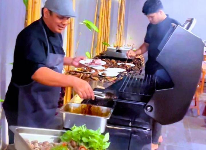 Akhir Pekan Makin Seru, BATIQA Hotel Pekanbaru Hadirkan BBQ Night dan Live Cooking Lamien