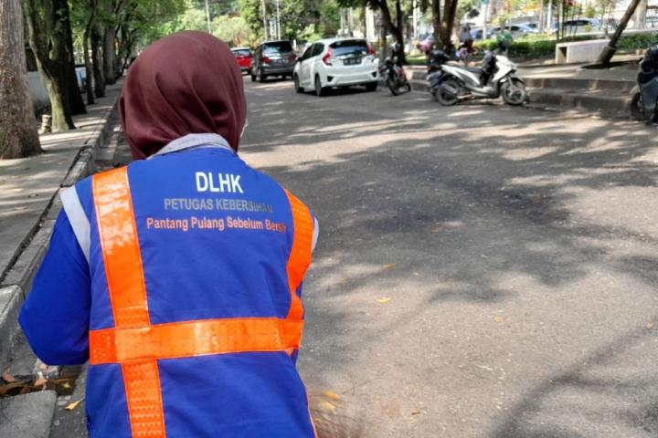 Pantang Pulang Sebelum Bersih, Dedikasi Mina Jaga Wajah Kota Pekanbaru