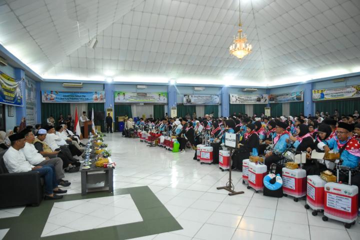 Didampingi BRK Syariah, 439 Jemaah Haji Riau Resmi Berangkat dari Batam