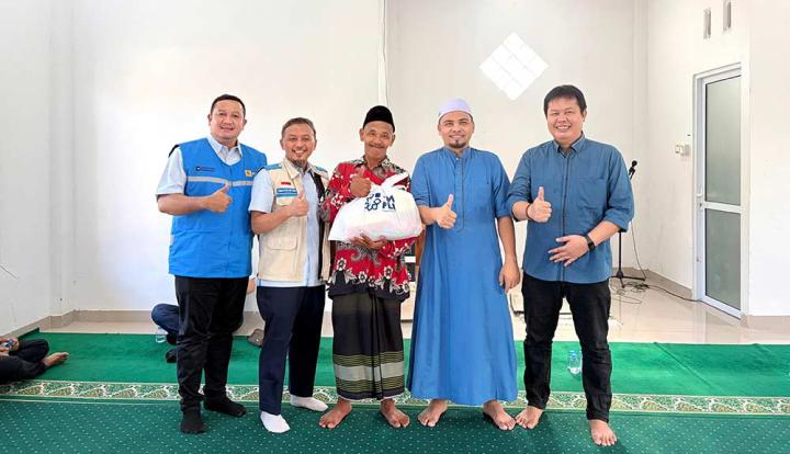 YBM PLN UIP Sumbagteng Tebar Kepedulian, Bagikan Sembako untuk Kaum Duafa di Pekanbaru