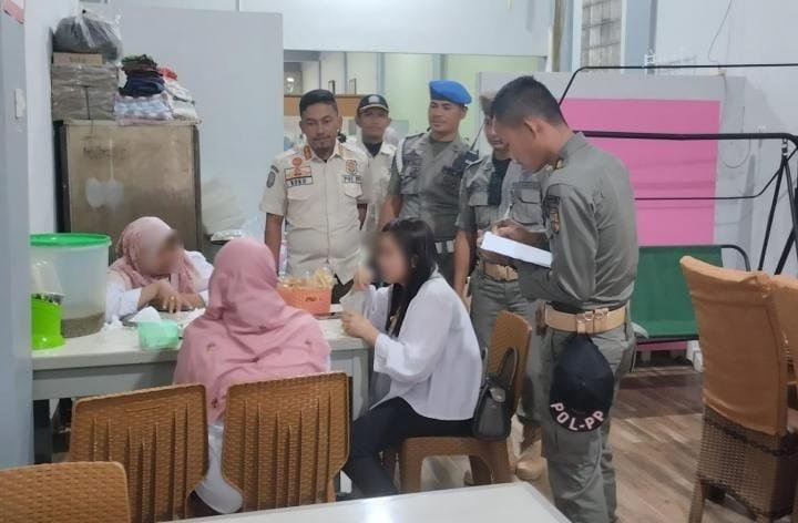 Nongkrong di Kedai Kopi, Belasan ASN di Kuansing Diciduk Satpol PP