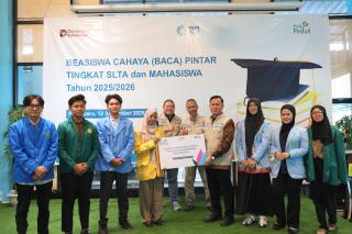 Hari Pelanggan Nasional, PLN UID Riau Kepri dan YBM PLN Salurkan Beasiswa Cahaya Pintar untuk Dukung Generasi Emas Indonesia