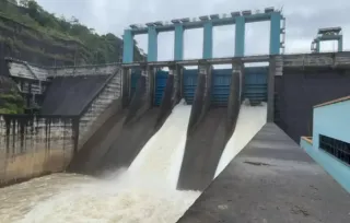 Elevasi Waduk Naik Signifikan, PLTA Koto Panjang Buka Dua Pintu Pelimpah