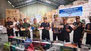 Gudang Rokok Ilegal di Pekanbaru Digerebek Bea Cukai, 160 Juta Batang Disita