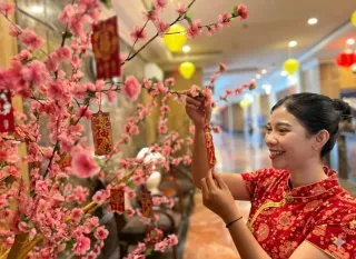 Sambut Imlek 2026, Aryaduta Pekanbaru Tebar Promo Menginap hingga Hampers Spesial