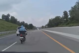 Pemotor Tanpa Helm Terobos Tol Pekanbaru-Dumai, Polisi Langsung Amankan