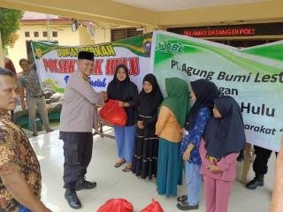 Jumat Berkah di Pangkalan Baru, Polsek Siak Hulu & PT ABL Bagikan 50 Paket Sembako ke Dhuafa